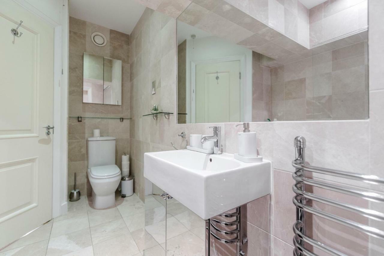 Outstanding Trafalgar Penthouse, Sleeps 8 Londra